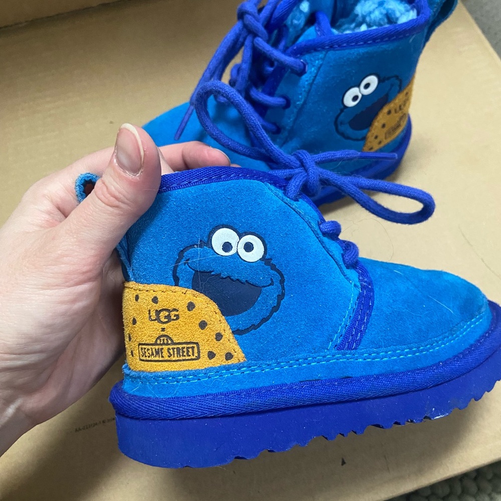 UGG x Sesame Street Cookie Monster Boots 🍪 💙 Toddler Size 9 💙🍪 Limited Edition!